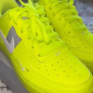 Air Force 1 lv8 utility volt GS